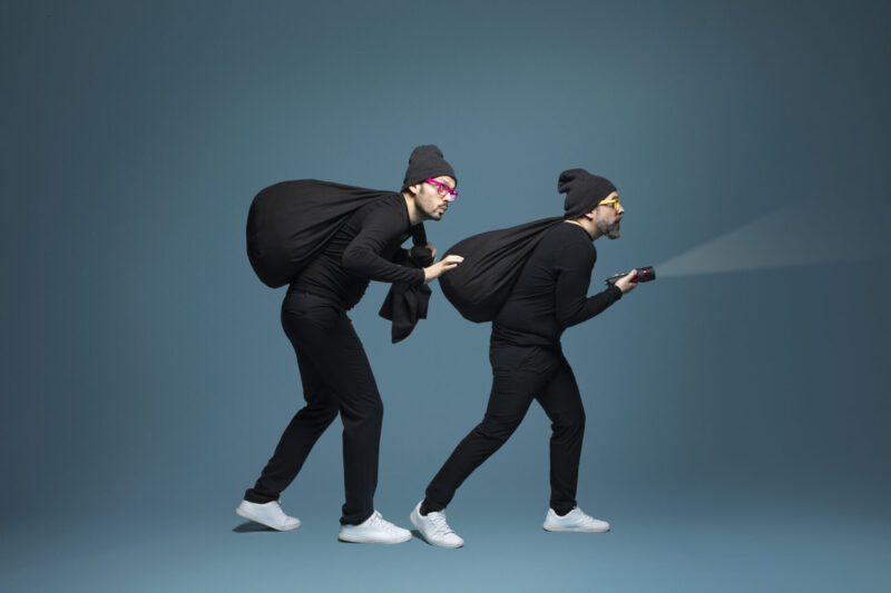 Bougrr! Voleurs de chansons